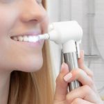 Hampaiden kiillotus- ja valkaisulaite LED-valolla