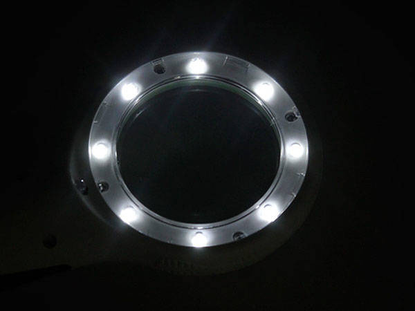 Suurennuslasi 4x – 8 LED + UV-valo - Image 5